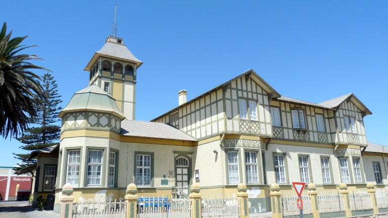Woermann-Haus mit B&uuml;cherei